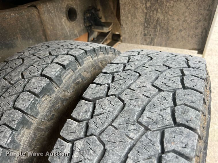 image for item LG9190 2008 Chevrolet Silverado 3500HD  Crew Cab utility bed pickup truck