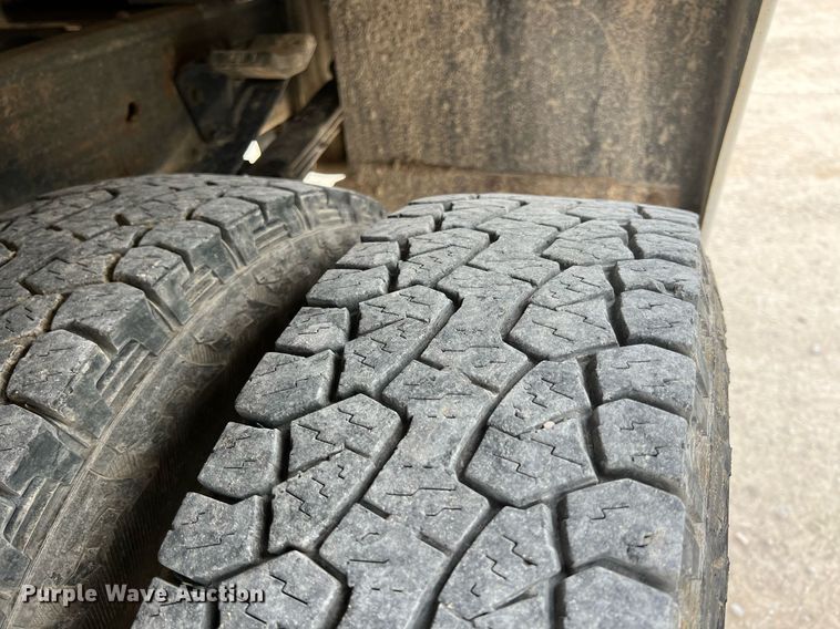 image for item LG9190 2008 Chevrolet Silverado 3500HD  Crew Cab utility bed pickup truck