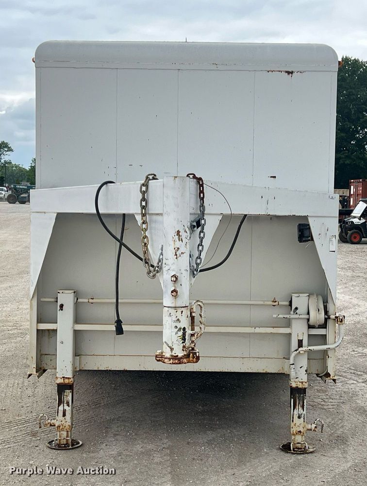 image for item LG9196 1997 Eagle Body  enclosed cargo trailer