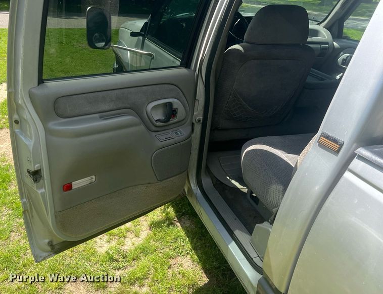 image for item LG9227 1996 Chevrolet K3500  Crew Cab pickup truck