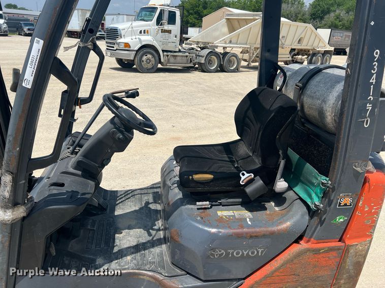 image for item LG9231 Toyota 8FGCU20  forklift