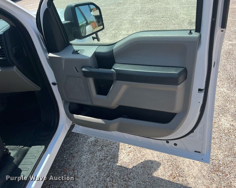 image for item LG9232 2016 Ford F150  SuperCrew pickup truck