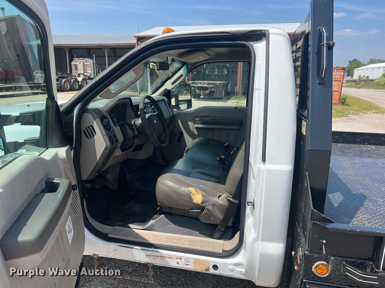 image for item LG9233 2009 Ford F450 Super Duty  flatbed truck