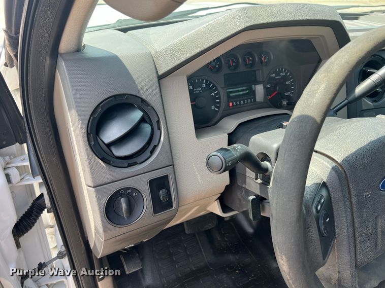 image for item LG9233 2009 Ford F450 Super Duty  flatbed truck