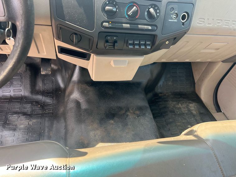 image for item LG9233 2009 Ford F450 Super Duty  flatbed truck