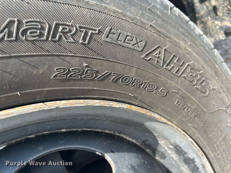 image for item LG9233 2009 Ford F450 Super Duty  flatbed truck