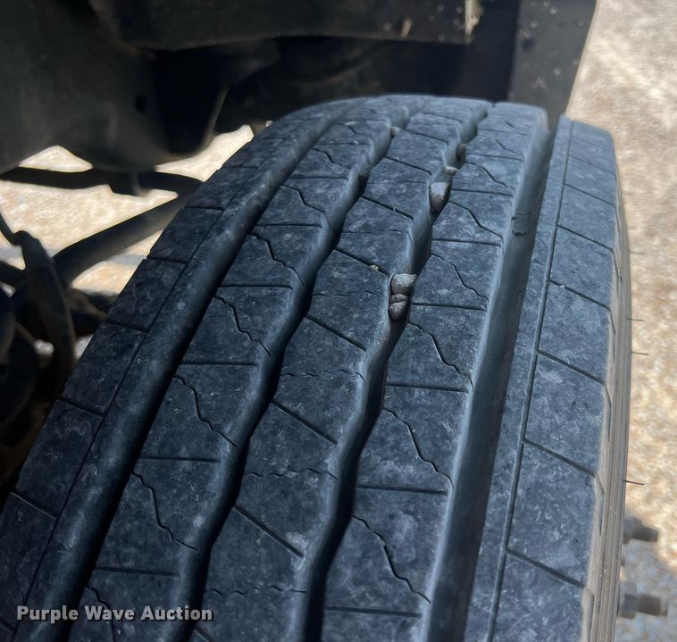 image for item LG9233 2009 Ford F450 Super Duty  flatbed truck