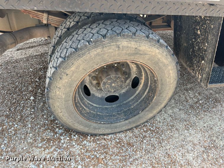 image for item LG9233 2009 Ford F450 Super Duty  flatbed truck