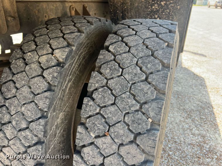 image for item LG9233 2009 Ford F450 Super Duty  flatbed truck