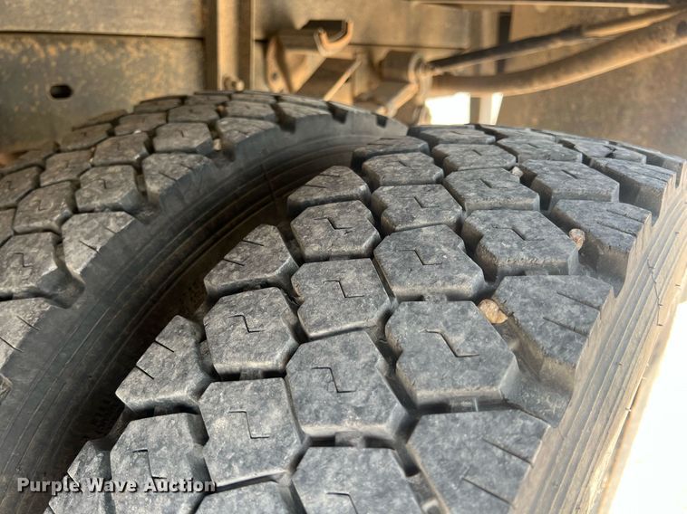 image for item LG9233 2009 Ford F450 Super Duty  flatbed truck