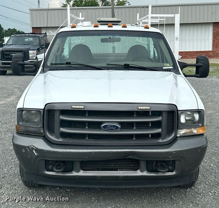 image for item LG9241 2002 Ford F350 Super Duty  utility bed pickup truck