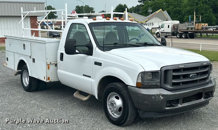 image for item LG9241 2002 Ford F350 Super Duty  utility bed pickup truck