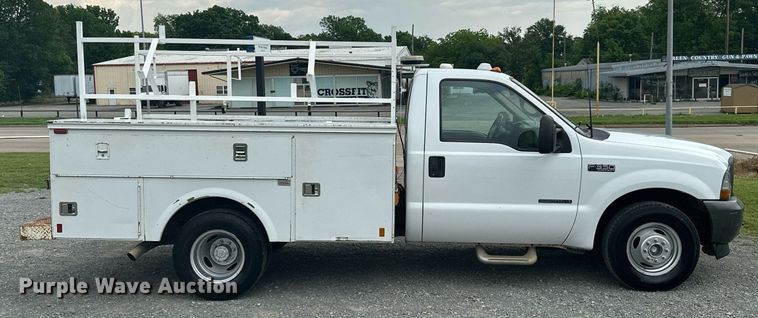 image for item LG9241 2002 Ford F350 Super Duty  utility bed pickup truck