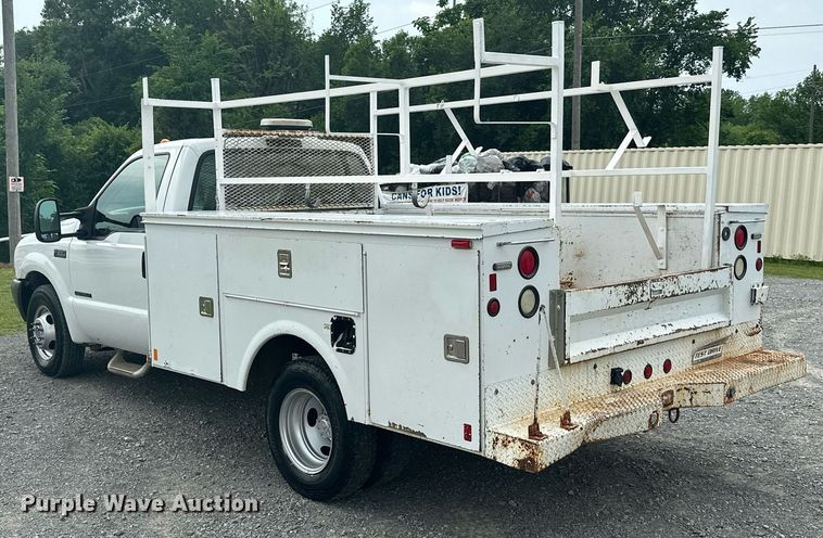 image for item LG9241 2002 Ford F350 Super Duty  utility bed pickup truck