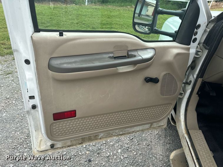 image for item LG9241 2002 Ford F350 Super Duty  utility bed pickup truck