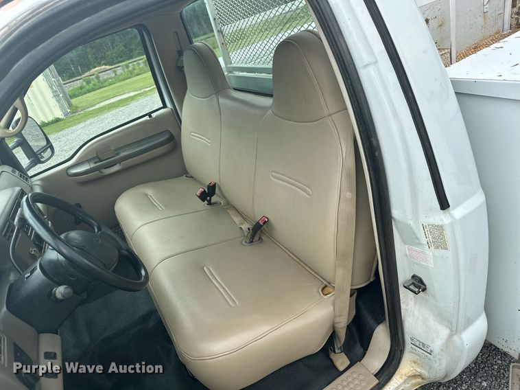 image for item LG9241 2002 Ford F350 Super Duty  utility bed pickup truck