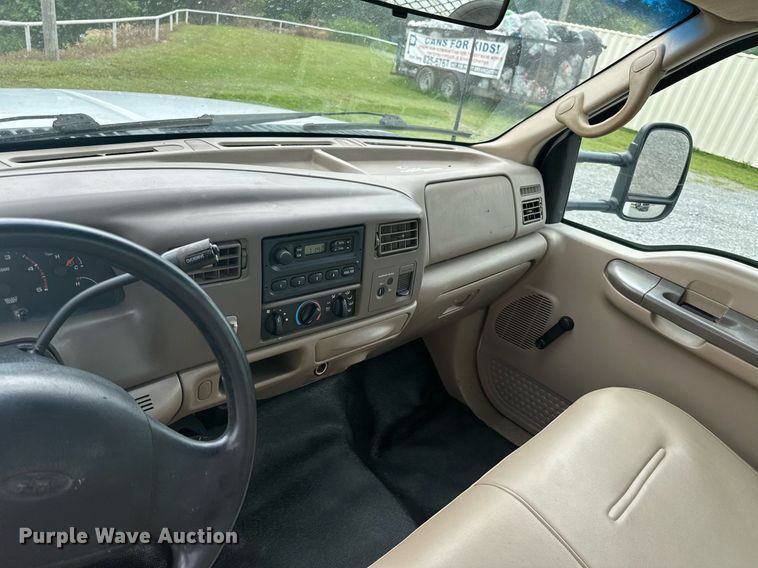 image for item LG9241 2002 Ford F350 Super Duty  utility bed pickup truck