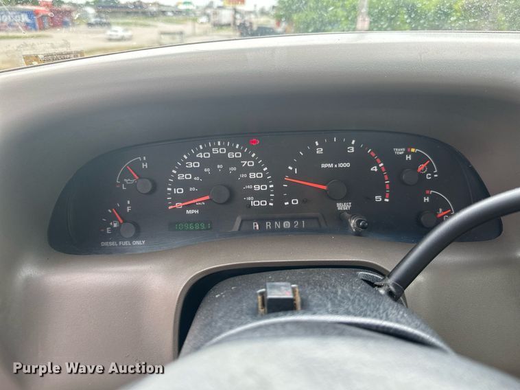 image for item LG9241 2002 Ford F350 Super Duty  utility bed pickup truck