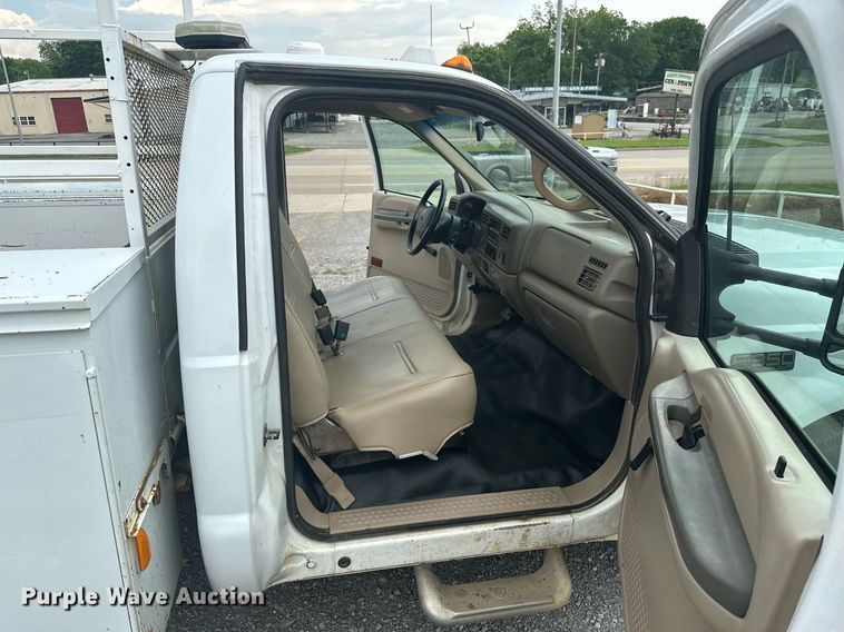 image for item LG9241 2002 Ford F350 Super Duty  utility bed pickup truck