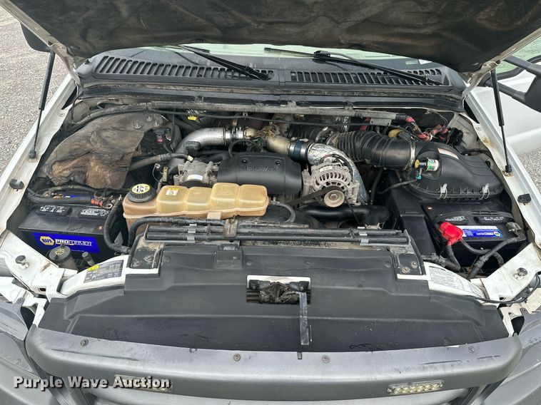 image for item LG9241 2002 Ford F350 Super Duty  utility bed pickup truck