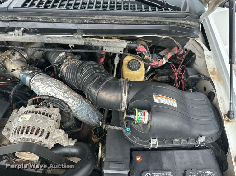 image for item LG9241 2002 Ford F350 Super Duty  utility bed pickup truck