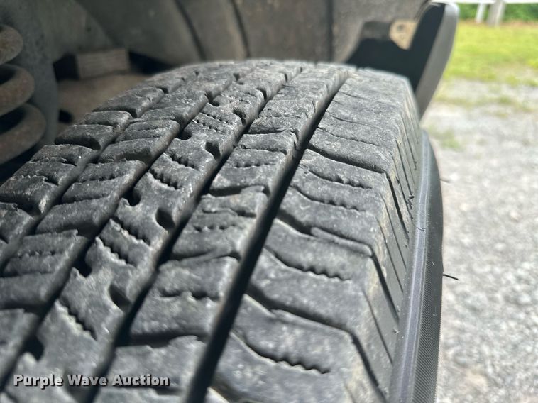 image for item LG9241 2002 Ford F350 Super Duty  utility bed pickup truck