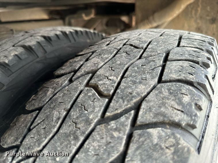 image for item LG9241 2002 Ford F350 Super Duty  utility bed pickup truck