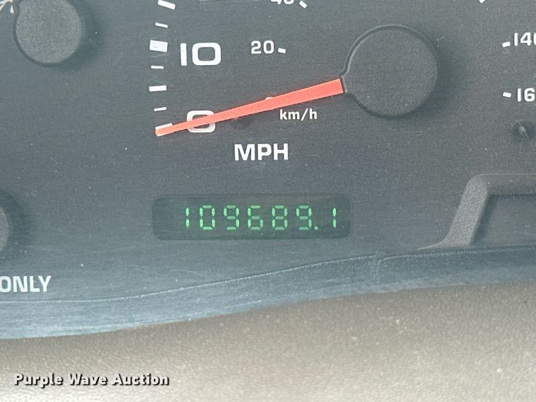 image for item LG9241 2002 Ford F350 Super Duty  utility bed pickup truck