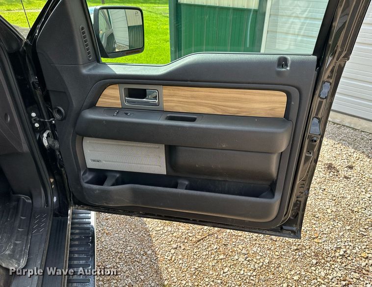 image for item LG9243 2011 Ford F150 Lariat  SuperCrew pickup truck