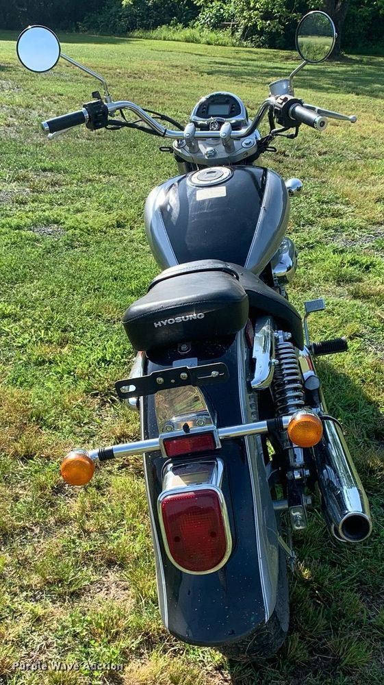 image for item LH9631 2009 Hyosung GV250  motorcycle