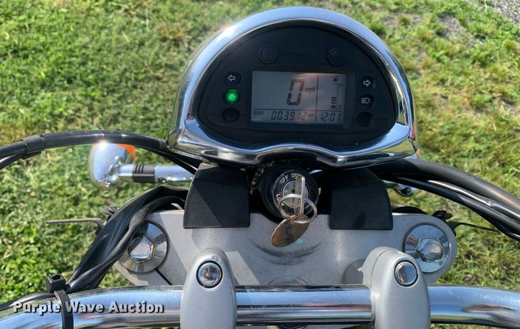 image for item LH9631 2009 Hyosung GV250  motorcycle