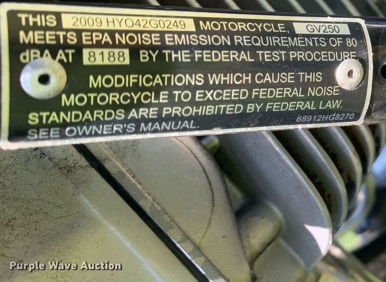 image for item LH9631 2009 Hyosung GV250  motorcycle