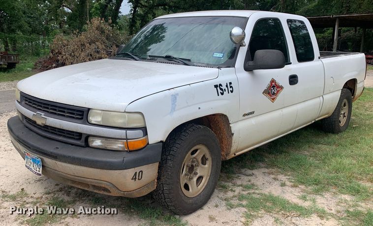 image for item LH9638 2002 Chevrolet Silverado 1500  Ext. Cab pickup truck