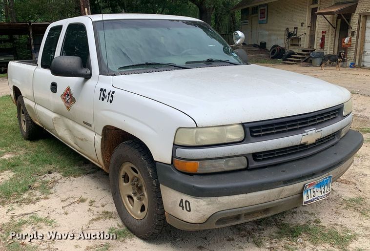 image for item LH9638 2002 Chevrolet Silverado 1500  Ext. Cab pickup truck