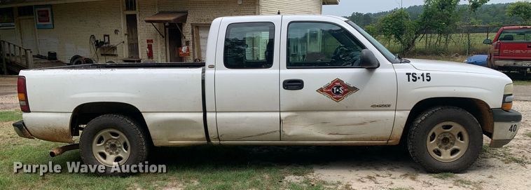 image for item LH9638 2002 Chevrolet Silverado 1500  Ext. Cab pickup truck