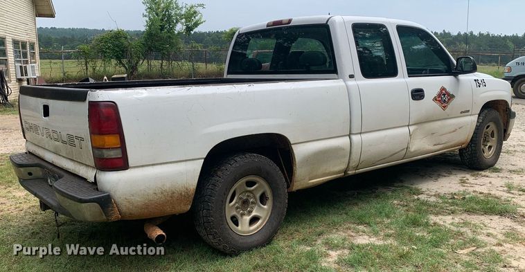 image for item LH9638 2002 Chevrolet Silverado 1500  Ext. Cab pickup truck