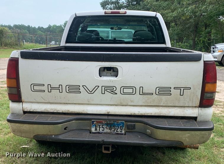 image for item LH9638 2002 Chevrolet Silverado 1500  Ext. Cab pickup truck