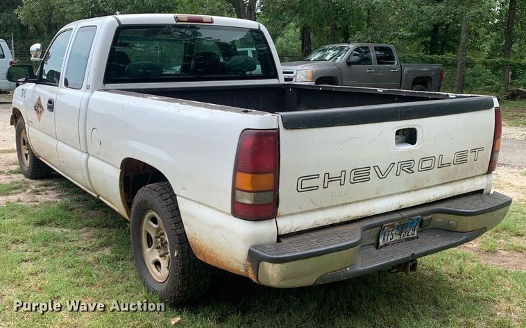 image for item LH9638 2002 Chevrolet Silverado 1500  Ext. Cab pickup truck