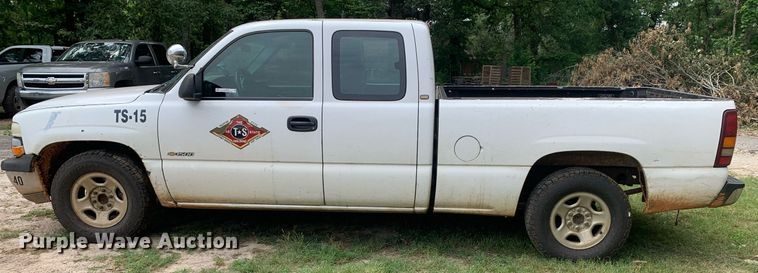 image for item LH9638 2002 Chevrolet Silverado 1500  Ext. Cab pickup truck