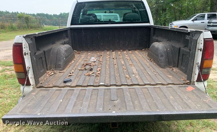 image for item LH9638 2002 Chevrolet Silverado 1500  Ext. Cab pickup truck