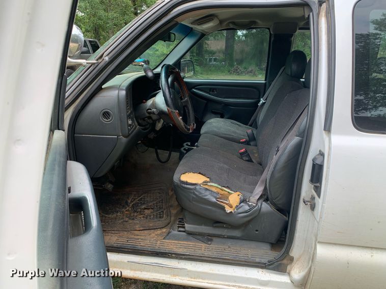 image for item LH9638 2002 Chevrolet Silverado 1500  Ext. Cab pickup truck