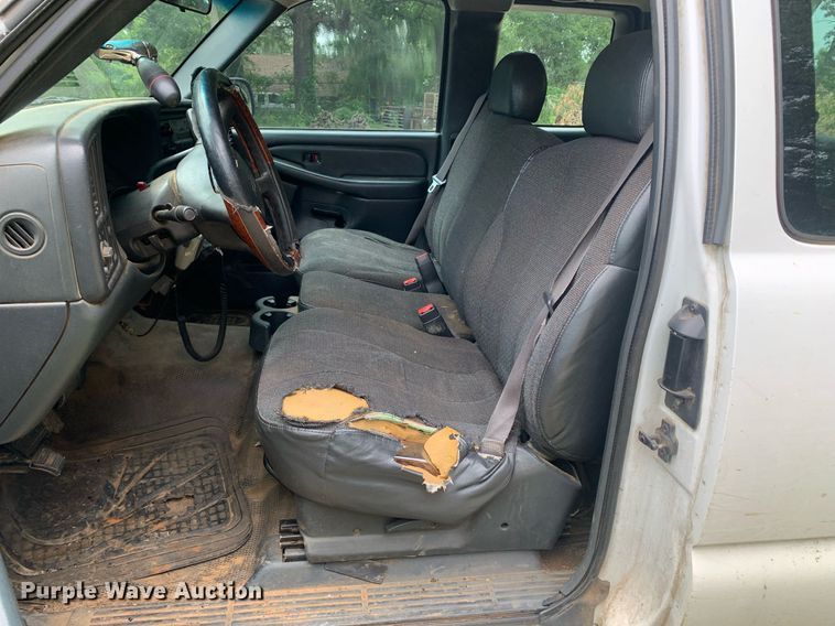 image for item LH9638 2002 Chevrolet Silverado 1500  Ext. Cab pickup truck