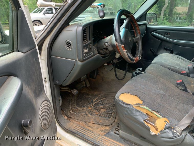 image for item LH9638 2002 Chevrolet Silverado 1500  Ext. Cab pickup truck