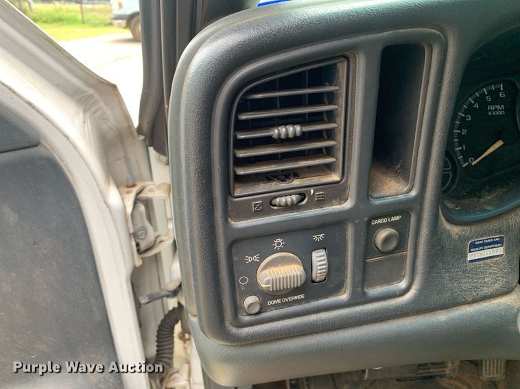 image for item LH9638 2002 Chevrolet Silverado 1500  Ext. Cab pickup truck