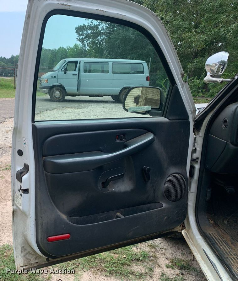 image for item LH9638 2002 Chevrolet Silverado 1500  Ext. Cab pickup truck