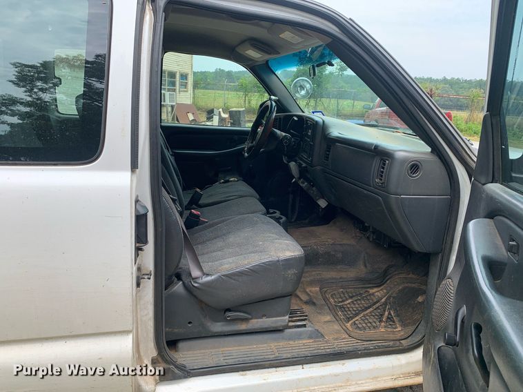 image for item LH9638 2002 Chevrolet Silverado 1500  Ext. Cab pickup truck