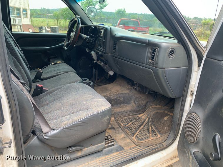 image for item LH9638 2002 Chevrolet Silverado 1500  Ext. Cab pickup truck