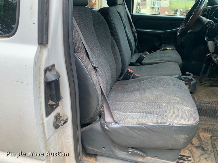 image for item LH9638 2002 Chevrolet Silverado 1500  Ext. Cab pickup truck