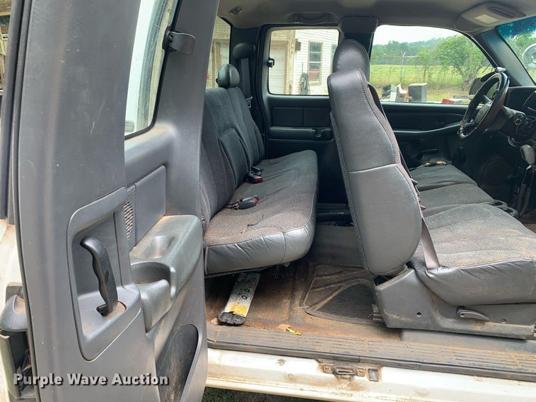 image for item LH9638 2002 Chevrolet Silverado 1500  Ext. Cab pickup truck