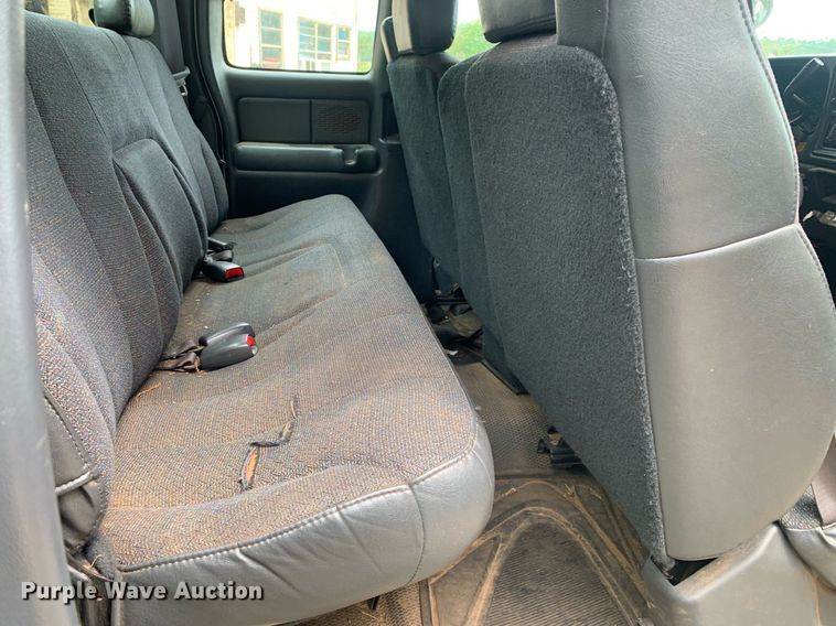 image for item LH9638 2002 Chevrolet Silverado 1500  Ext. Cab pickup truck